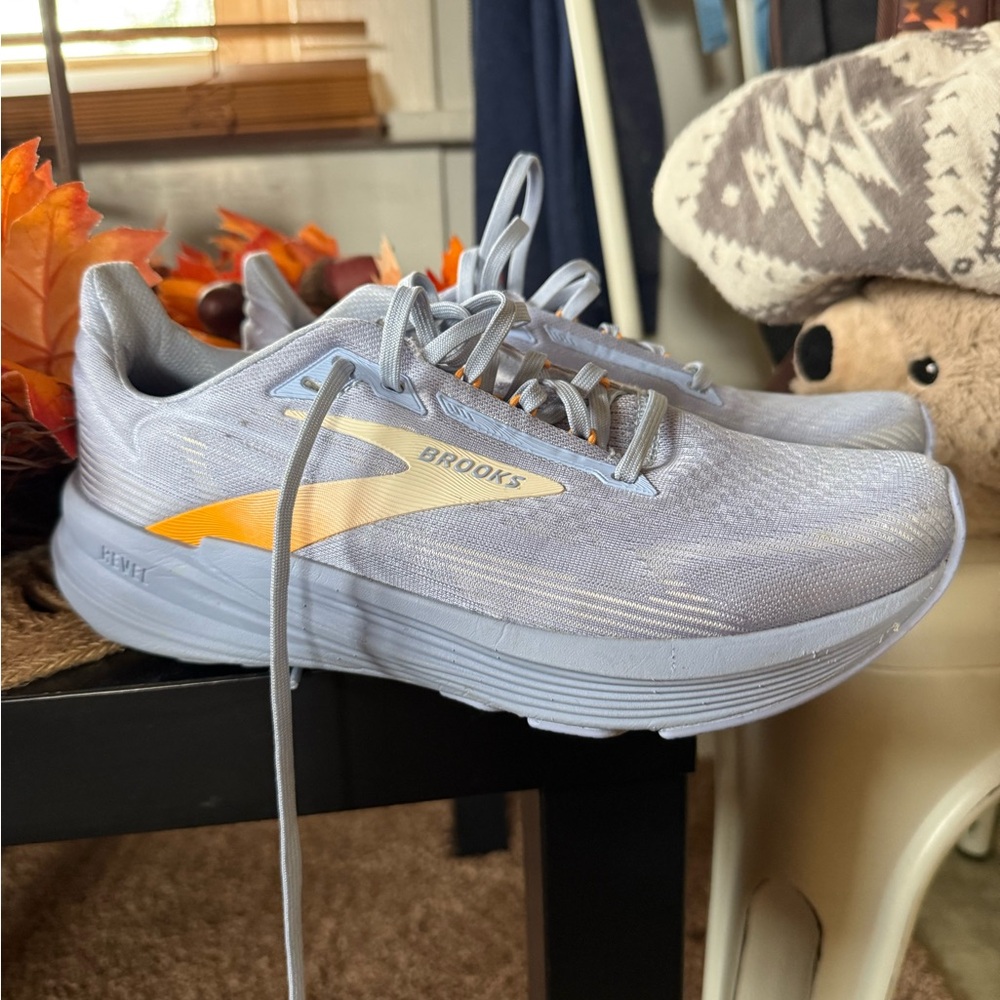 Brooks Light Gray Athletic Shoes